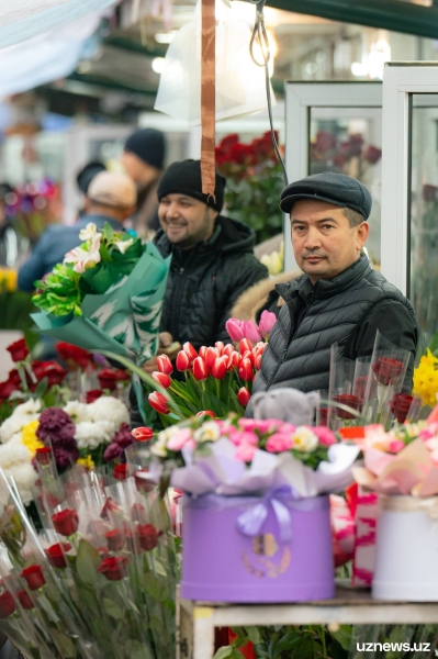 Как мужчины готовились к 8 Марта в Ташкенте. Фоторепортаж