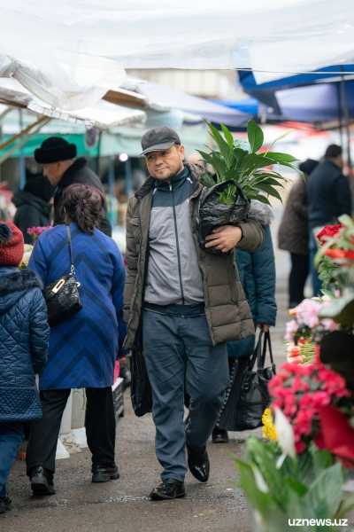 Как мужчины готовились к 8 Марта в Ташкенте. Фоторепортаж