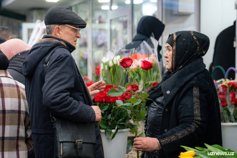 Как мужчины готовились к 8 Марта в Ташкенте. Фоторепортаж