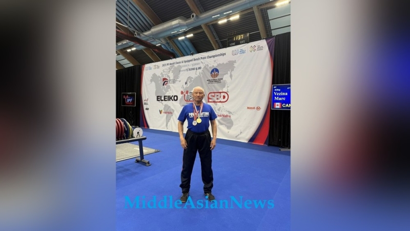 74-летний дедушка из Монголии стал чемпионом мира по пауэрлифтингу