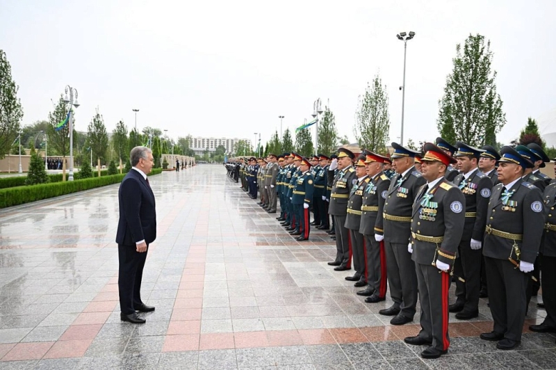 Шавкат Мирзиёев почтил память героев войны в Парке Победы. Фото