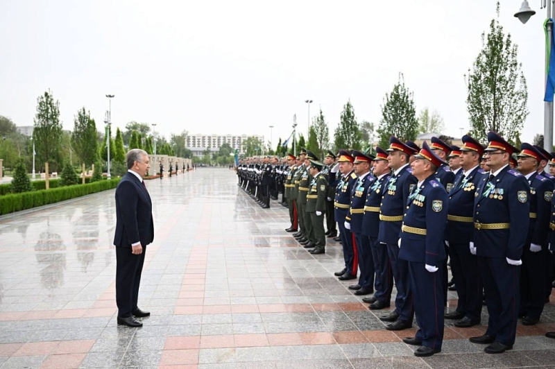 Шавкат Мирзиёев почтил память героев войны в Парке Победы. Фото