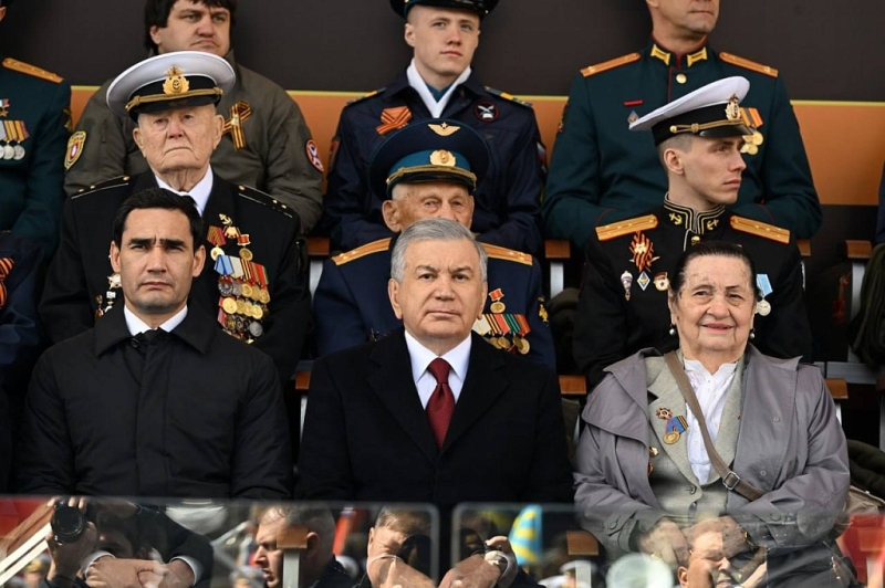 Шавкат Мирзиёев возложил цветы к Могиле Неизвестного солдата. Фото