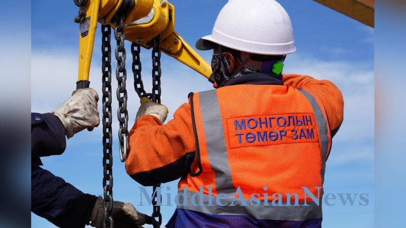 Более 2500 инженеров и специалистов задействованы в проекте железной дороги Багахангай—Хунну-Сити