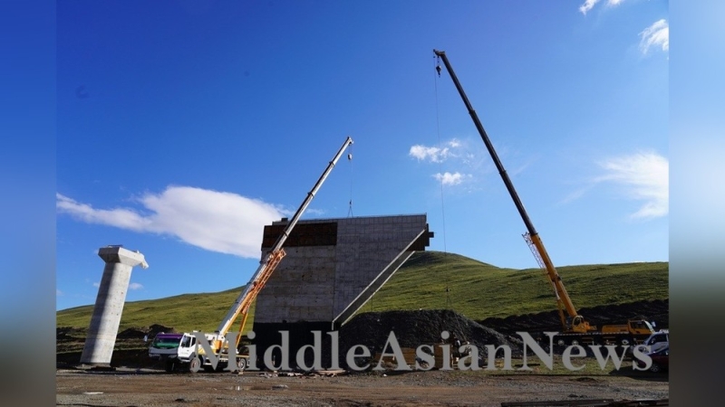 Более 2500 инженеров и специалистов задействованы в проекте железной дороги Багахангай—Хунну-Сити