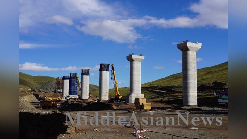 Более 2500 инженеров и специалистов задействованы в проекте железной дороги Багахангай—Хунну-Сити