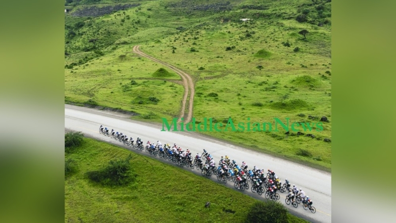 Dhofar Classic в Омане: монгольский велогонщик Тэгшбаяр Батсайхан завоевал бронзу