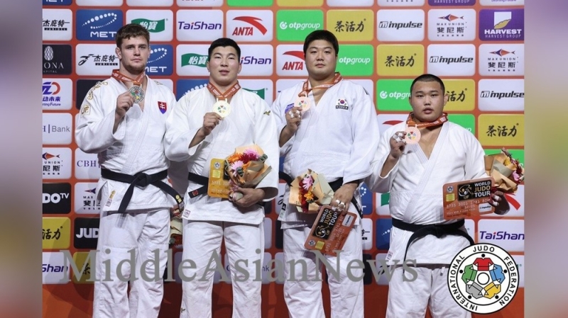 +100 кг: Монголия выиграла последнюю золотую медаль Гран-при Циндао 2025. Видео