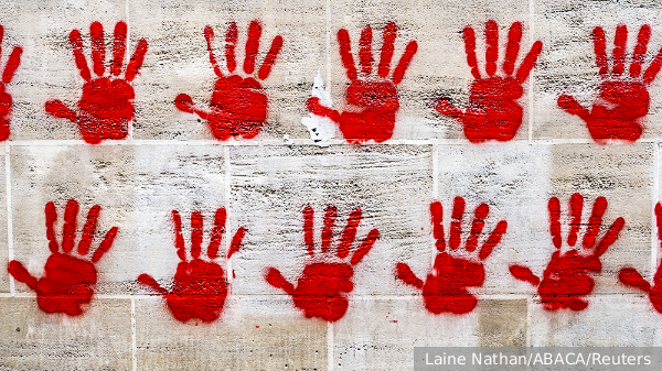 Как в Париже придумали «красные руки Москвы»