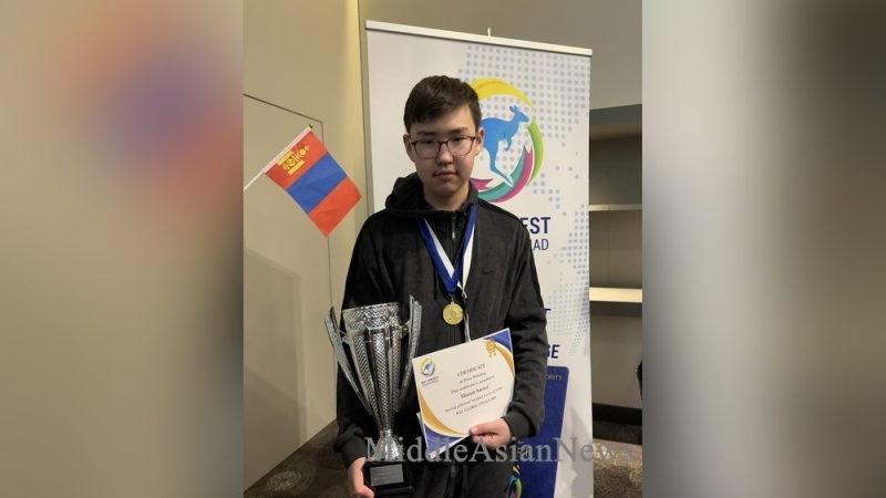 Школьник из Монголии занял первое место на Международной олимпиаде по английскому языку в Греции
