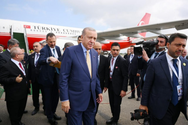 Султан, свита и янычары: на что замахнулась «новая сила» тюркского мира на своем XII саммите