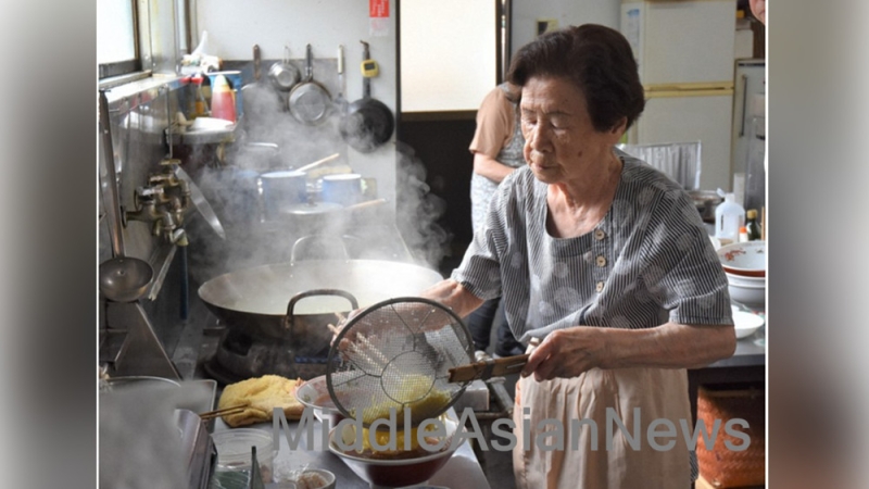 102-летняя японская бабушка: Я обслуживаю клиентов из Монголии, Тайваня и Германии