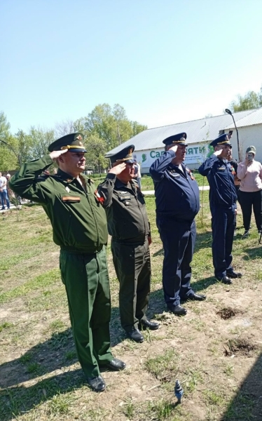 Можно памятник воздвигнуть&hellip; А можно посадить (фоторепортаж)