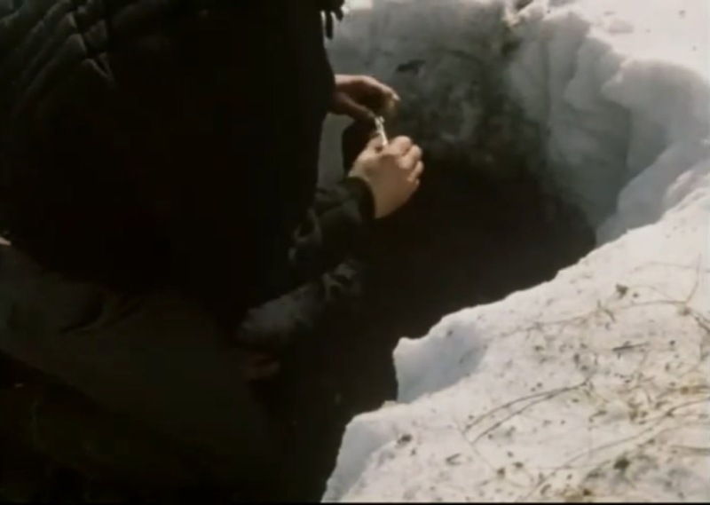 Свадебная ваза, старый костюм и сундучок с письмами. Реликвии войны в истории младшего лейтенанта Эргаша Хамраева. Спецпроект