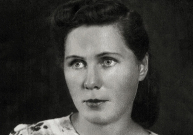 Свадебная ваза, старый костюм и сундучок с письмами. Реликвии войны в истории младшего лейтенанта Эргаша Хамраева. Спецпроект