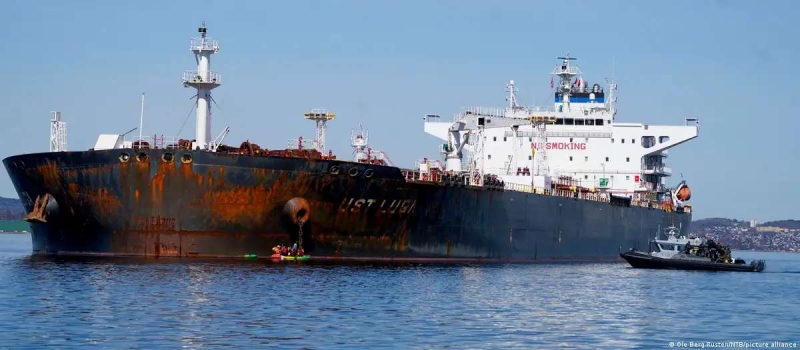 У берегов Турции загорелись два судна "теневого флота" РФ