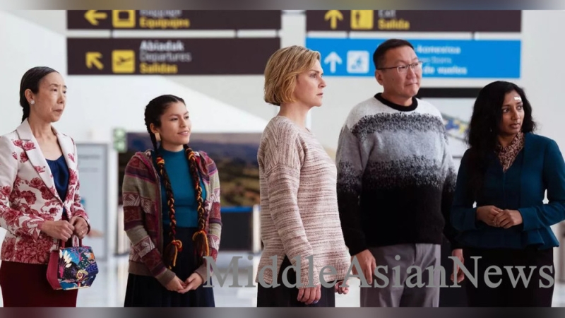 Монгольский актер Амараа Санжид снялся в сериале Apple TV+ Pluribus. Видео