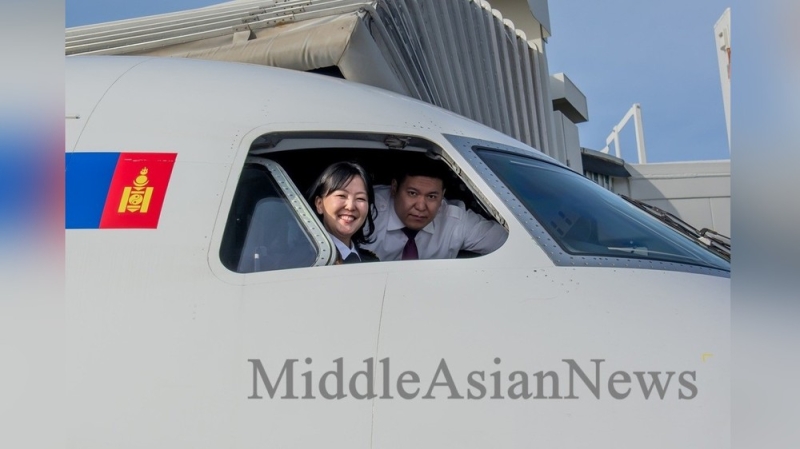 Небо. Самолет. Девушки. В авиакомпании Hunnu Air работает вторая девушка-пилот