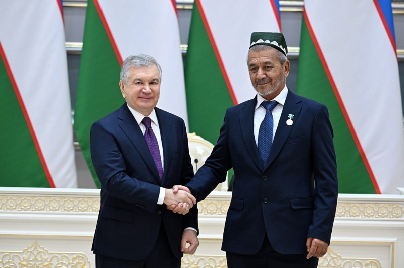 Президент вручил более 110 работникам сельского хозяйства государственные награды