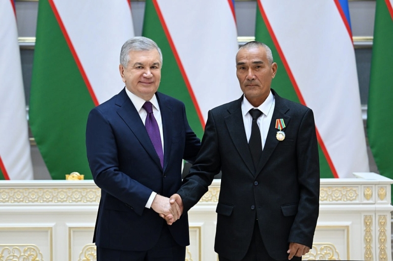 Президент вручил более 110 работникам сельского хозяйства государственные награды