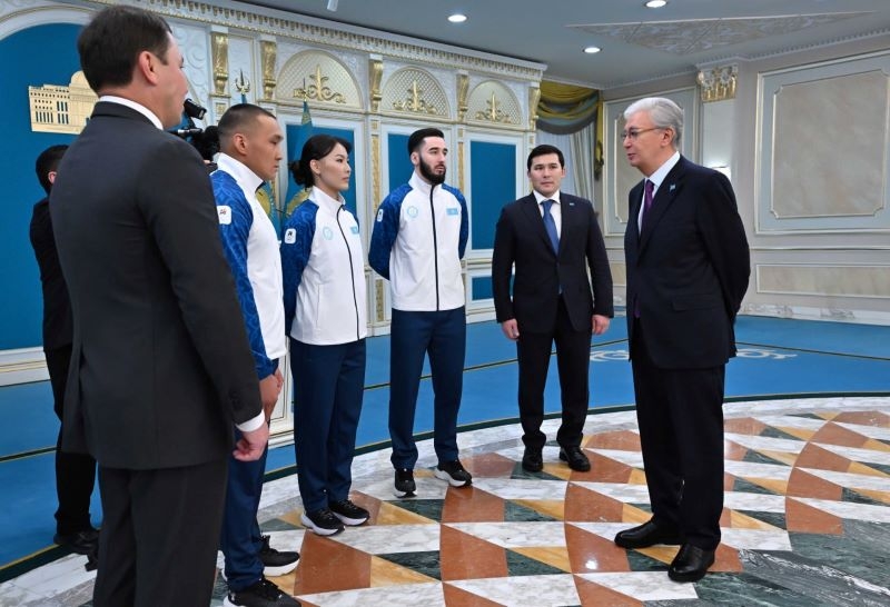 Президент вручил флаг знаменосцам олимпийской и паралимпийской команд Казахстана
